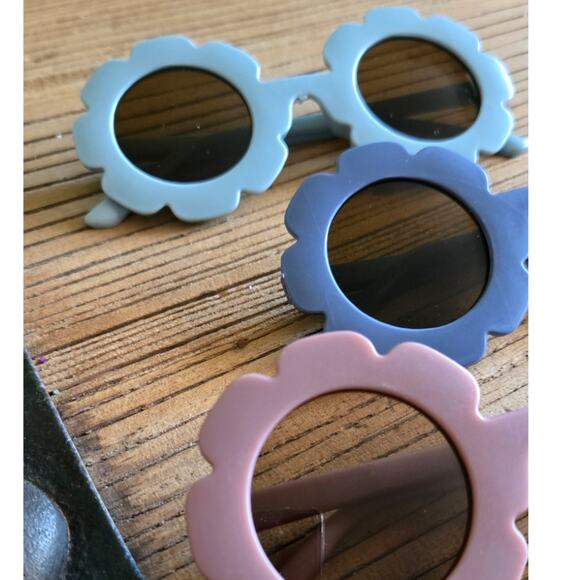 Girl's Sunglasses Bundle New - Picture 2 of 3